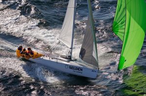 racing dinghy with Seldén gear